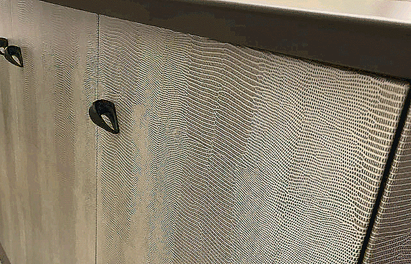 Kast bekleed met leder Kast bekleed met leder